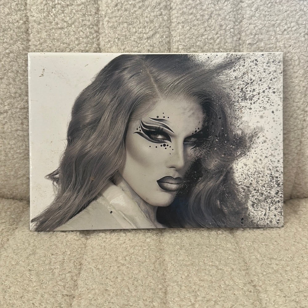 Jeffree Star Cremated eyeshadow palette